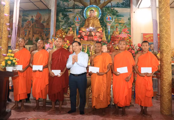potal-ca-mau-nhieu-no-luc-cham-lo-doi-song-tinh-than-cho-dong-bao-dan-toc-khmer-7974432.jpg