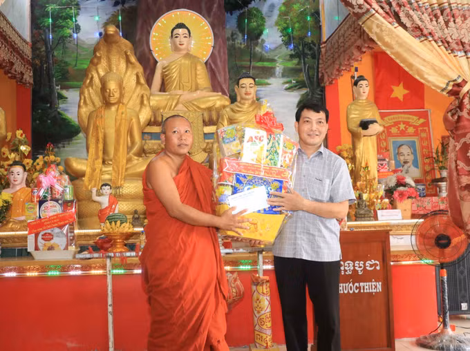 potal-ca-mau-nhieu-no-luc-cham-lo-doi-song-tinh-than-cho-dong-bao-dan-toc-khmer-7974421.jpg