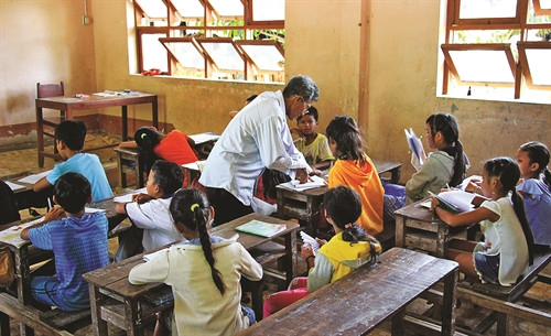 Giờ học của trẻ em Khmer ở ấp 7, xã Tân Lộc