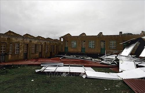Mưa lớn làm sập trường tiểu học Tân Văn 2 (huyện Bảo Yên). Ảnh: Quốc Khánh - TTXVN Mưa lớn làm sập trường tiểu học Tân Văn 2 (huyện Bảo Yên). Ảnh: Quốc Khánh - TTXVN