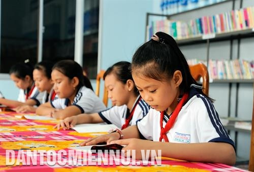 Thư viện Trường tiểu học Tân Bình, xã Tân Lộc Bắc, huyện Thới Bình với hơn 1.000 đầu sách các loại. Ảnh: Phúc Thanh