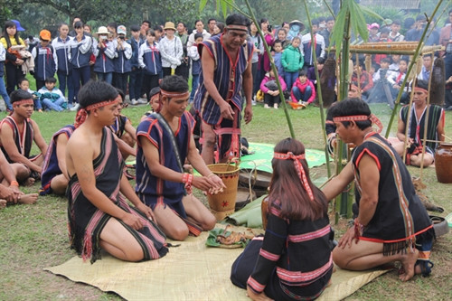 Chuẩn bị lễ vật cho đám cưới