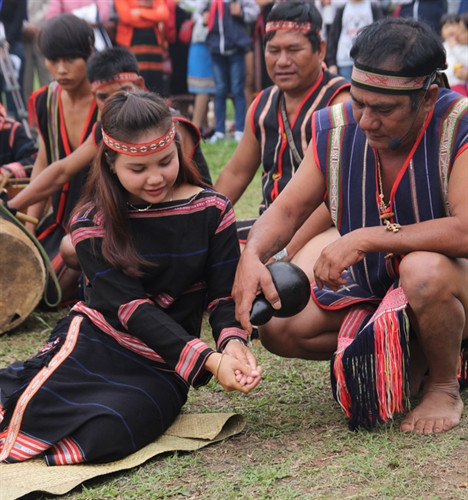 Lễ rửa tay cho cô dâu chú rể