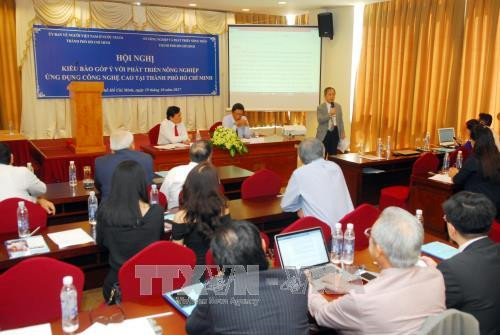 GS-TS Đặng Lương Mô (kiều bào Nhật Bản) – cố vấn cấp cao Đại học Quốc Gia Thành phố Hồ Chí Minh và Trung tâm Thiết kế Vi mạch ICDREC trình bày tham luận nông nghiệp công nghệ cao tại Hội nghị. Ảnh: Mạnh Linh -TTXVN GS-TS Đặng Lương Mô (kiều bào Nhật Bản) – cố vấn cấp cao Đại học Quốc Gia Thành phố Hồ Chí Minh và Trung tâm Thiết kế Vi mạch ICDREC trình bày tham luận nông nghiệp công nghệ cao tại Hội nghị. Ảnh: Mạnh Linh -TTXVN