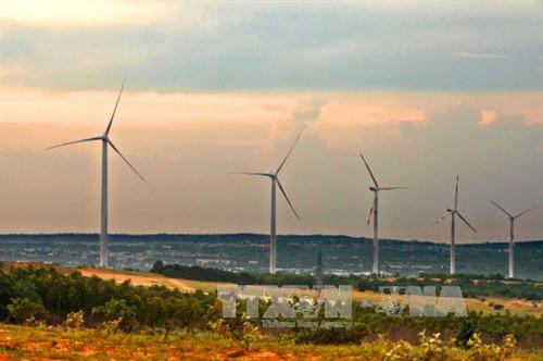 Hệ thống cột phong điện tại huyện Tuy Phong (Bình Thuận). Ảnh: Trọng Đạt - TTXVN