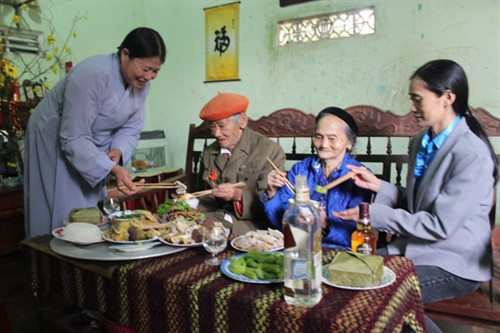 Mâm cơm báo hiếu cha mẹ. Mâm cơm báo hiếu cha mẹ.