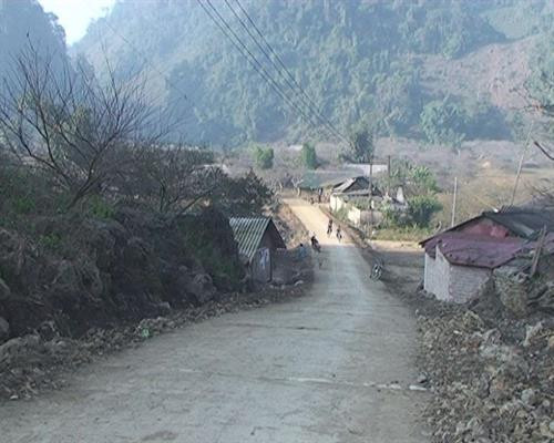 Đường vào Bản Phiêng Cành, xã Tân Lập, huyện Mộc Châu, Sơn La . Ảnh: sonla.gov.vn Đường vào Bản Phiêng Cành, xã Tân Lập, huyện Mộc Châu, Sơn La . Ảnh: sonla.gov.vn