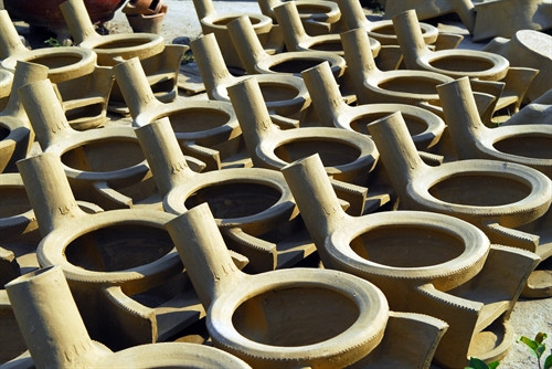 Sản phẩm được phơi khô trước khi đưa vào lò nung. Sản phẩm được phơi khô trước khi đưa vào lò nung.