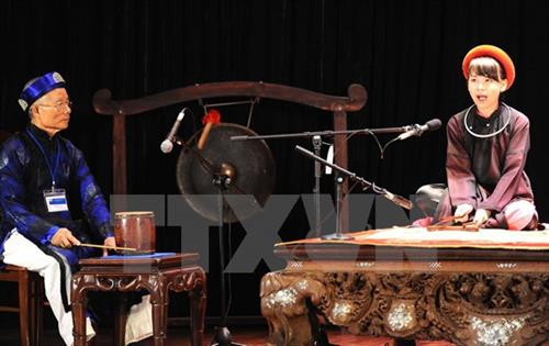 Ca nương Hải Lý, câu lạc bộ ca trù Ngãi Cầu, Hà Nội, biểu diễn 'Hát nói.' Ảnh: Minh Đức -TTXVN