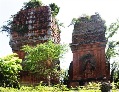 Không chỉ sở hữu cảnh quan thiên nhiên tươi đẹp, Quy Nhơn còn có nhiều di tích lịch sử - văn hóa đặc sắc của đồng bào dân tộc Chăm Không chỉ sở hữu cảnh quan thiên nhiên tươi đẹp, Quy Nhơn còn có nhiều di tích lịch sử - văn hóa đặc sắc của đồng bào dân tộc Chăm