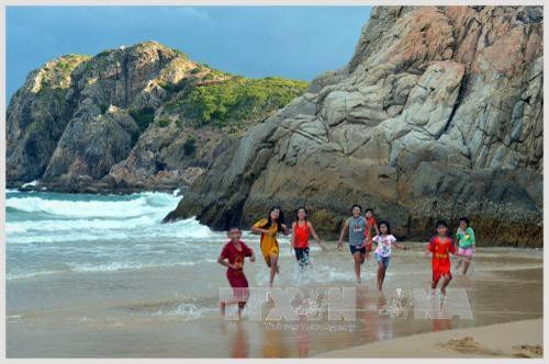 Bãi Ôm - điểm du lịch tiềm năng còn bỏ ngỏ ảnh 4 Bãi Ôm - điểm du lịch tiềm năng còn bỏ ngỏ ảnh 4