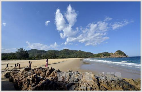 Bãi Ôm - điểm du lịch tiềm năng còn bỏ ngỏ ảnh 2 Bãi Ôm - điểm du lịch tiềm năng còn bỏ ngỏ ảnh 2