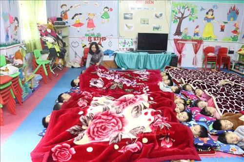 Các em học sinh trường mầm non 19/5 (thành phố Lạng Sơn) trong giờ ngủ trưa. Ảnh: Ngọc Tùng - TTXVN Các em học sinh trường mầm non 19/5 (thành phố Lạng Sơn) trong giờ ngủ trưa. Ảnh: Ngọc Tùng - TTXVN