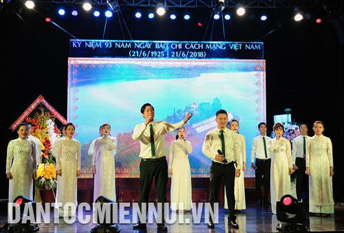 Tiết mục của Cảng Hàng không Quốc tế Tân Sơn Nhất tại chương trình giao lưu. Ảnh: An Hiếu