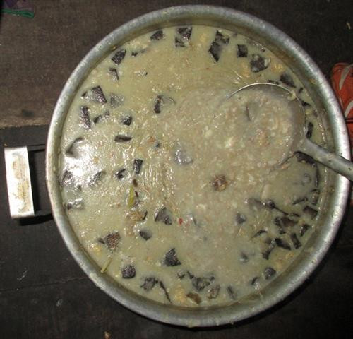 Món Nhăm pung (canh bột).