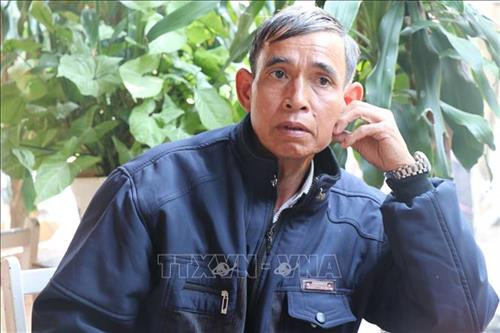 Chân dung già làng A Lăng Nhứch. Ảnh: Hữu Trung - TTXVN Chân dung già làng A Lăng Nhứch. Ảnh: Hữu Trung - TTXVN