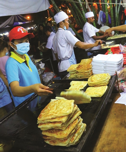 Chế biến các loại bánh dân gian tại Lễ hội Chế biến các loại bánh dân gian tại Lễ hội