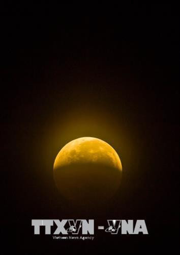Hiện tượng nguyệt thực một phần nhìn từ tỉnh Hậu Giang. Ảnh: Duy Khương – TTXVN Hiện tượng nguyệt thực một phần nhìn từ tỉnh Hậu Giang. Ảnh: Duy Khương – TTXVN