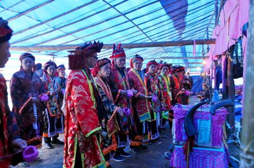 Độc đáo lễ cấp sắc 12 đèn của người Dao đỏ ở Tòng Sành ảnh 4