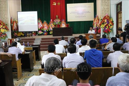 Lễ công bố thu hút sự quan tâm của các ban ngành trong tỉnh và bà con nhân dân trong vùng. Ảnh: Hoa Mai - TTXVN Lễ công bố thu hút sự quan tâm của các ban ngành trong tỉnh và bà con nhân dân trong vùng. Ảnh: Hoa Mai - TTXVN