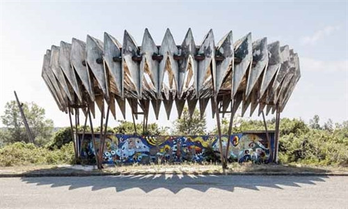 Chiêm ngưỡng lối kiến trúc độc đáo trạm xe buýt Xô viết ảnh 2