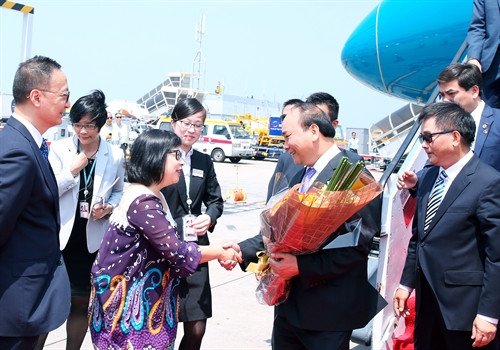 Quang cảnh lễ đón Thủ tướng Nguyễn Xuân Phúc tại sân bay quốc tế Hồng Công, Trung Quốc. Ảnh: Thống Nhất-TTXVN