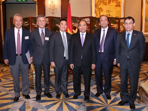 Thủ tướng Nguyễn Xuân Phúc tiếp ông Roger Lee, Tổng Giám đốc Tập đoàn TAL. Ảnh: Thống Nhất-TTXVN