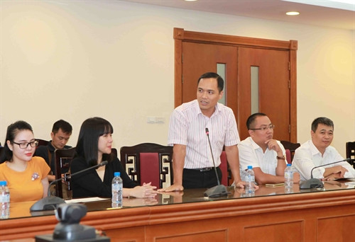 Đại diện học viên lớp nghiệp vụ Thông tấn phát biểu. Ảnh: Quý Trung – TTXVN Đại diện học viên lớp nghiệp vụ Thông tấn phát biểu. Ảnh: Quý Trung – TTXVN