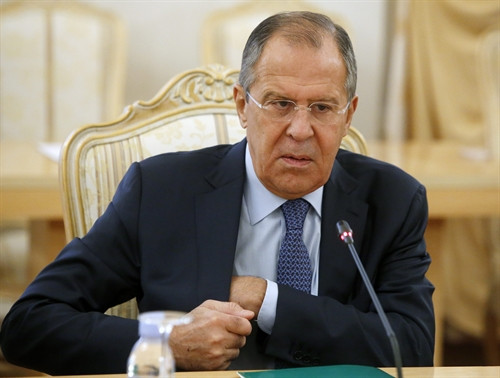 Ngoại trưởng Nga Sergei Lavrov tuyên bố Moskva sẽ đưa ra quyết định quân sự và chính trị trong trường hợp các tay súng Nhà nước Hồi giáo (IS) rút lui từ thành phố Mosul của Iraq sang Syria. . EPA/TTXVN