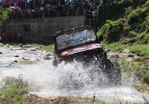 Giải đấu xe địa hình “Tây Côn Lĩnh Challenge off - Road” là sự kiện nằm trong chuỗi các hoạt động của Tuần văn hóa “Qua miền di sản ruộng bậc thang” năm 2019 với sự góp mặt của 40 đội đua ô tô và mô tô địa hình đến từ các nước Hàn Quốc, Nhật Bản và Việt Nam. Ảnh: Nguyễn Chiến Giải đấu xe địa hình “Tây Côn Lĩnh Challenge off - Road” là sự kiện nằm trong chuỗi các hoạt động của Tuần văn hóa “Qua miền di sản ruộng bậc thang” năm 2019 với sự góp mặt của 40 đội đua ô tô và mô tô địa hình đến từ các nước Hàn Quốc, Nhật Bản và Việt Nam. Ảnh: Nguyễn Chiến