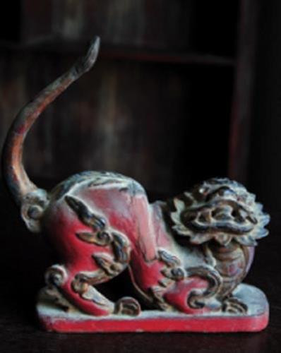Nghê gỗ mang đuôi chó thời Lý, biểu trưng của lòng trung thành. Ảnh: sggp.org.vn Nghê gỗ mang đuôi chó thời Lý, biểu trưng của lòng trung thành. Ảnh: sggp.org.vn