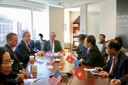 Uỷ viên Bộ Chính trị, Bí thư Thành uỷ Thành uỷ Thành phố Hồ Chí Minh Nguyễn Thiện Nhân tại buổi làm việc với lãnh đạo Viện McCain thuộc Đại học bang Arizona (ASU). Ảnh: Hoàng Anh Tuấn Uỷ viên Bộ Chính trị, Bí thư Thành uỷ Thành uỷ Thành phố Hồ Chí Minh Nguyễn Thiện Nhân tại buổi làm việc với lãnh đạo Viện McCain thuộc Đại học bang Arizona (ASU). Ảnh: Hoàng Anh Tuấn