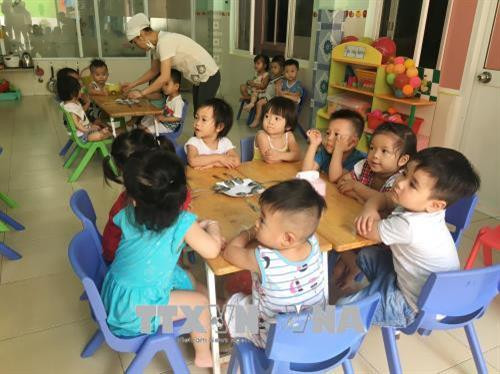 Giáo dục mầm non ngoài công lập đã góp phần quan trọng trong việc giảm áp lực về chỗ học cho trẻ tại Thành phố Hồ Chí Minh. Ảnh: Thu Hoài - TTXVN Giáo dục mầm non ngoài công lập đã góp phần quan trọng trong việc giảm áp lực về chỗ học cho trẻ tại Thành phố Hồ Chí Minh. Ảnh: Thu Hoài - TTXVN