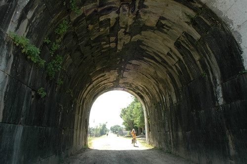 Một trong những cổng của Thành nhà Hồ. Ảnh: Tiến Dũng - TTXVN Một trong những cổng của Thành nhà Hồ. Ảnh: Tiến Dũng - TTXVN