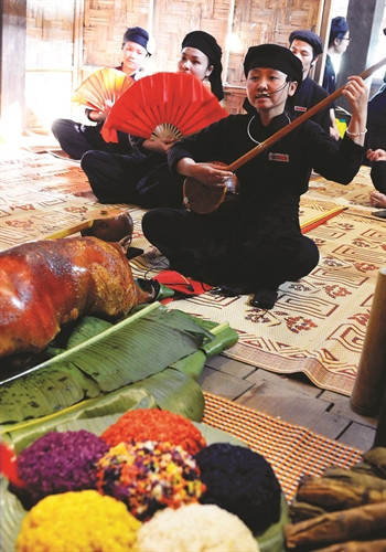 Sau then đón khách là then cầu phúc, cầu lộc với lời then cầu năm mới mạnh khỏe, bình an, làm ăn phát đạt Sau then đón khách là then cầu phúc, cầu lộc với lời then cầu năm mới mạnh khỏe, bình an, làm ăn phát đạt