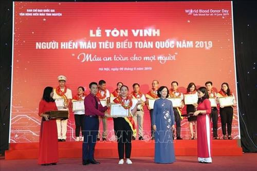 Bác sỹ Nguyễn Khánh Huyền tại Lễ tôn vinh Người hiến máu tiêu biểu toàn quốc năm 2019. Ảnh: Diệp Anh – TTXVN