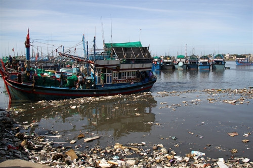Rác thải dày đặc tại biển cảng Cà Ná, xã Cà Ná, huyện Thuận Nam. Rác thải dày đặc tại biển cảng Cà Ná, xã Cà Ná, huyện Thuận Nam.