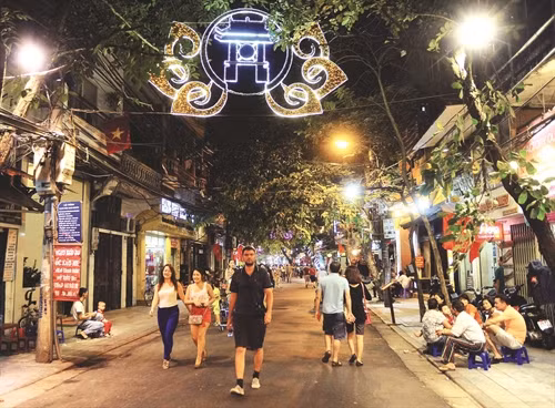 Mở rộng không gian đi bộ đã góp phần hình thành một không gian văn hóa mới giữa lòng Thủ đô