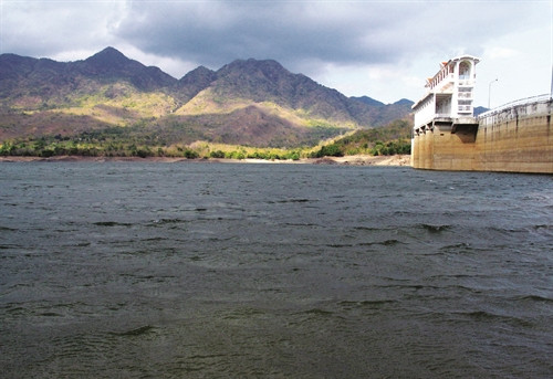 Công trình thủy lợi hồ Tân Giang đã phát huy hiệu quả thiết thực trong việc điều tiết nước, tạo nguồn nước tưới phục vụ sản xuất