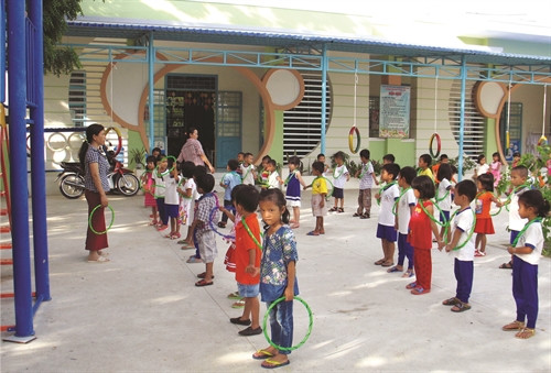 Con em đồng bào Chăm được học tập trong những ngôi trường khang trang, sạch đẹp