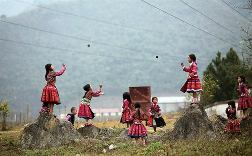 Độc đáo hội còn ngày xuân của người Mông.