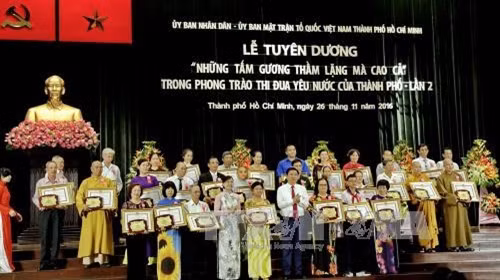 Những tấm gương thầm lặng mà cao cả được tôn vinh tại buổi lễ. Ảnh : Thế Anh-TTXVN