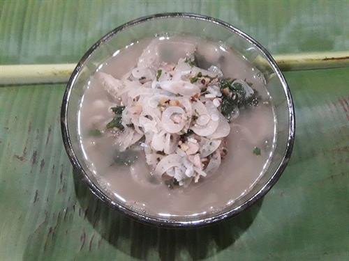 Canh loóng là món ăn đậm đà bản sắc dân tộc Mường vùng Tây Bắc. Canh loóng là món ăn đậm đà bản sắc dân tộc Mường vùng Tây Bắc.