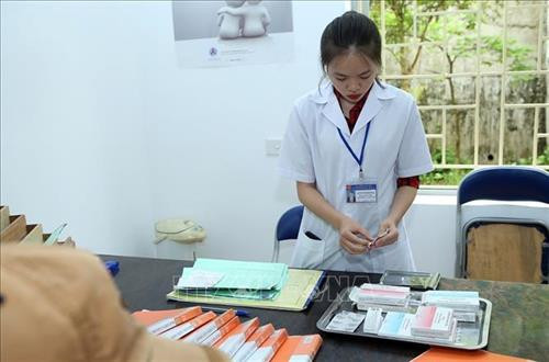 Chuẩn bị thuốc Buprenorphine để điều trị cho bệnh nhân. Ảnh: Phan Tuấn Anh - TTXVN Chuẩn bị thuốc Buprenorphine để điều trị cho bệnh nhân. Ảnh: Phan Tuấn Anh - TTXVN