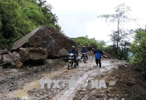 Cảnh sạt lở đoạn đường tại xã Dào San, huyện Phong Thổ tỉnh Lai Châu. Ảnh: Quý Trung - TTXVN Cảnh sạt lở đoạn đường tại xã Dào San, huyện Phong Thổ tỉnh Lai Châu. Ảnh: Quý Trung - TTXVN