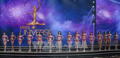 15 thí sinh xuất sắc nhất được lọt vào vòng trong tại phần thi áo tắm đêm chung kết Hoa hậu Hoàn vũ 2017. Ảnh: Phan Sáu - TTXVN 15 thí sinh xuất sắc nhất được lọt vào vòng trong tại phần thi áo tắm đêm chung kết Hoa hậu Hoàn vũ 2017. Ảnh: Phan Sáu - TTXVN