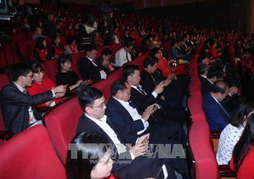 Các đại biểu tham dự Chương trình nhắn tin ủng hộ Tết vì người nghèo và nạn nhân chất độc da cam Xuân Mậu Tuất 2018. Ảnh: Quý Trung – TTXVN Các đại biểu tham dự Chương trình nhắn tin ủng hộ Tết vì người nghèo và nạn nhân chất độc da cam Xuân Mậu Tuất 2018. Ảnh: Quý Trung – TTXVN