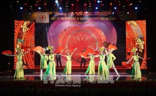 Một tiết mục văn nghệ trong chương trình "Sức mạnh nhân đạo". Ảnh: Lâm Khánh - TTXVN Một tiết mục văn nghệ trong chương trình "Sức mạnh nhân đạo". Ảnh: Lâm Khánh - TTXVN