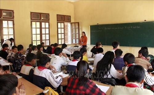 Giờ học của học sinh trường Trung học cơ sở Mường Khiêng, huyện Thuận Châu. Ảnh: Hữu Quyết - TTXVN Giờ học của học sinh trường Trung học cơ sở Mường Khiêng, huyện Thuận Châu. Ảnh: Hữu Quyết - TTXVN