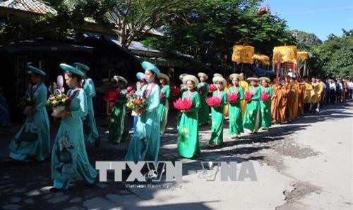 Nghi thức rước lễ tại Lễ hội Vu lan báo hiếu - Ngũ Hành Sơn năm 2018 . Ảnh: Trần Lê Lâm - TTXVN Nghi thức rước lễ tại Lễ hội Vu lan báo hiếu - Ngũ Hành Sơn năm 2018 . Ảnh: Trần Lê Lâm - TTXVN